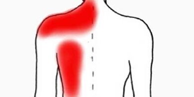 bol ispod lijeve lopatice s leđa